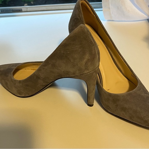 Women’s Cole Haan Suede Grey pump. Size 7B - Picture 2 of 3